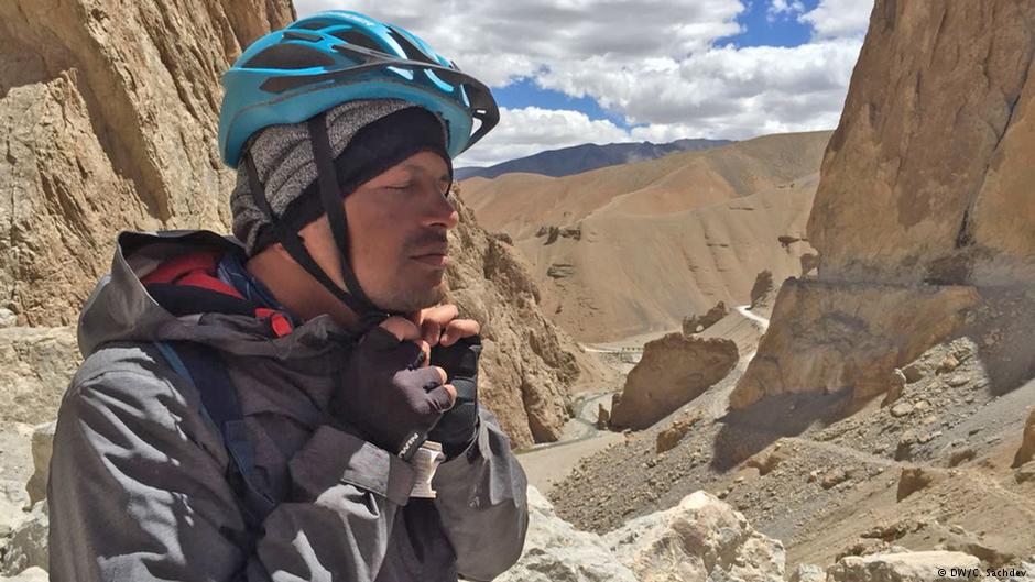 Biking up the Himalayas blind—DW WorldLink